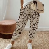 Beige mit Kreisdruck